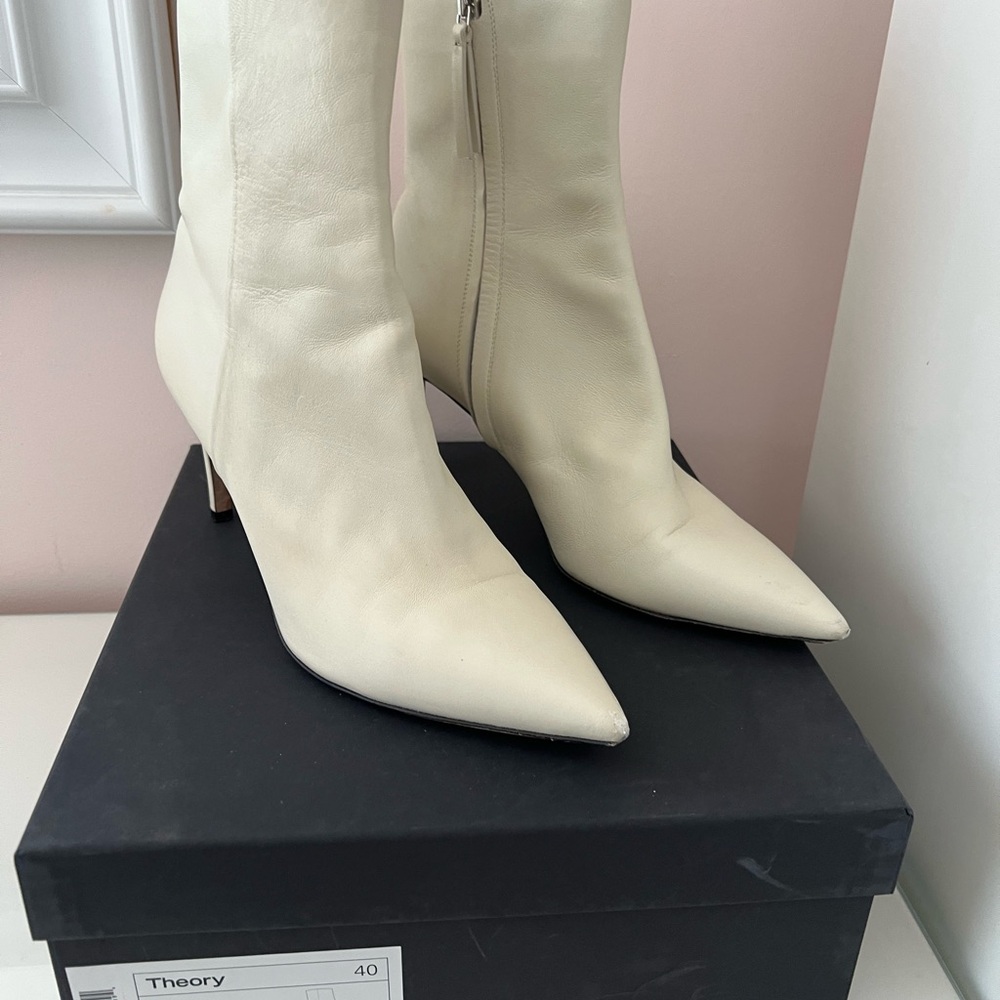 Theory Women's Cream Pointed Heeled Boots